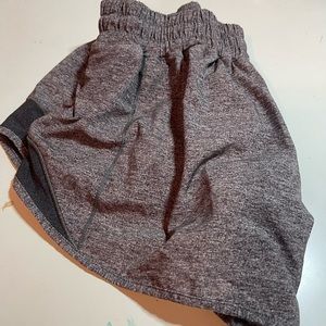 LULULEMON HOTTY HOT 2.5 Shorts!!